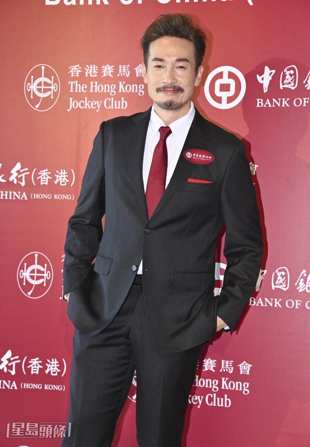  陳豪今日到馬場開設咖啡攤位款待馬迷。