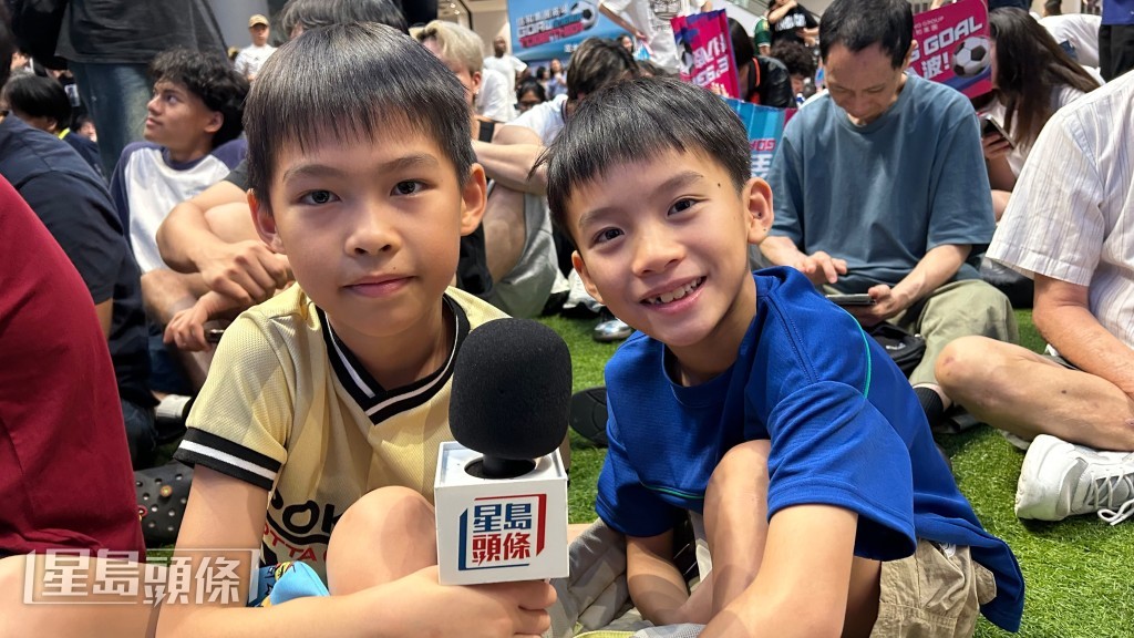 就讀小學三年級的劉同學和梁同學表示，預計挪威最終會以3比1擊敗英格蘭晉級。蔡楚輝攝