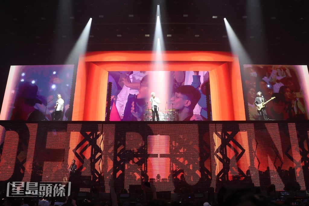 4位成員傾力表演。 4位成員傾力表演。