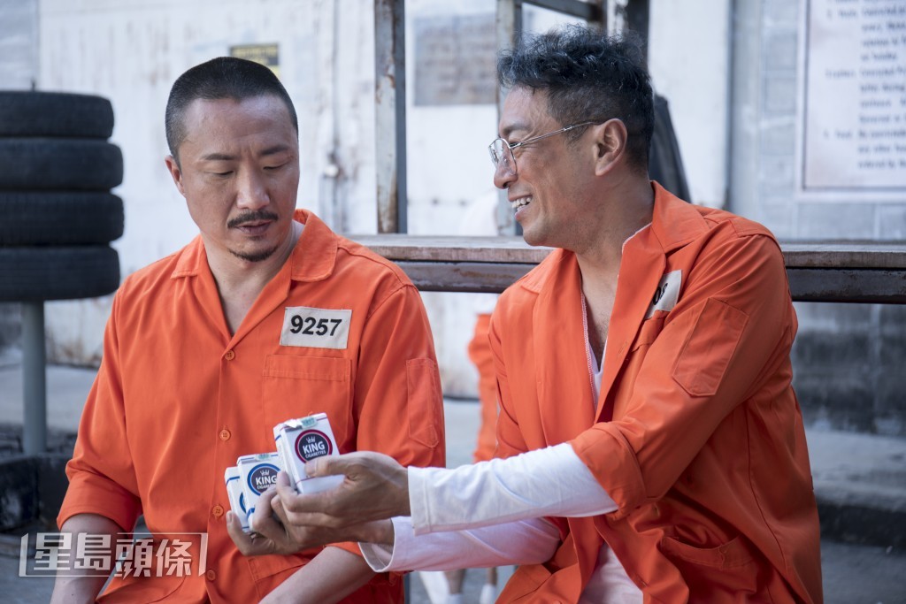 黑仔指Ronald在戲中的情感,當場觸動了他的情緒。 黑仔指Ronald在戲中的情感,當場觸動了他的情緒。
