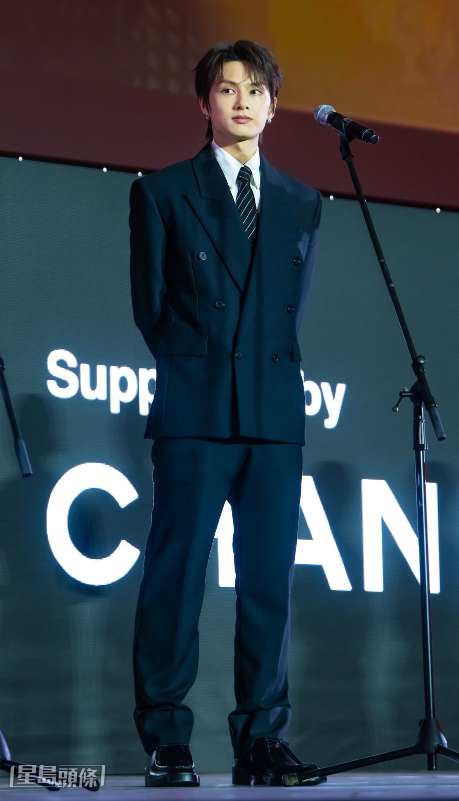Jun昨晚以中文及韓文跟fans打招呼。