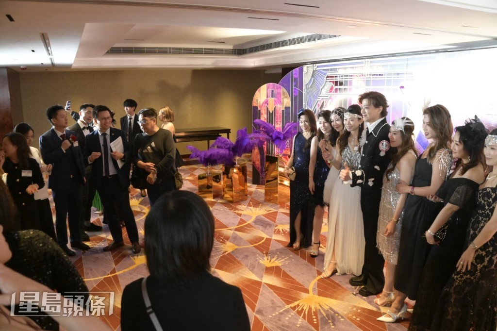 東東現身大受歡迎。