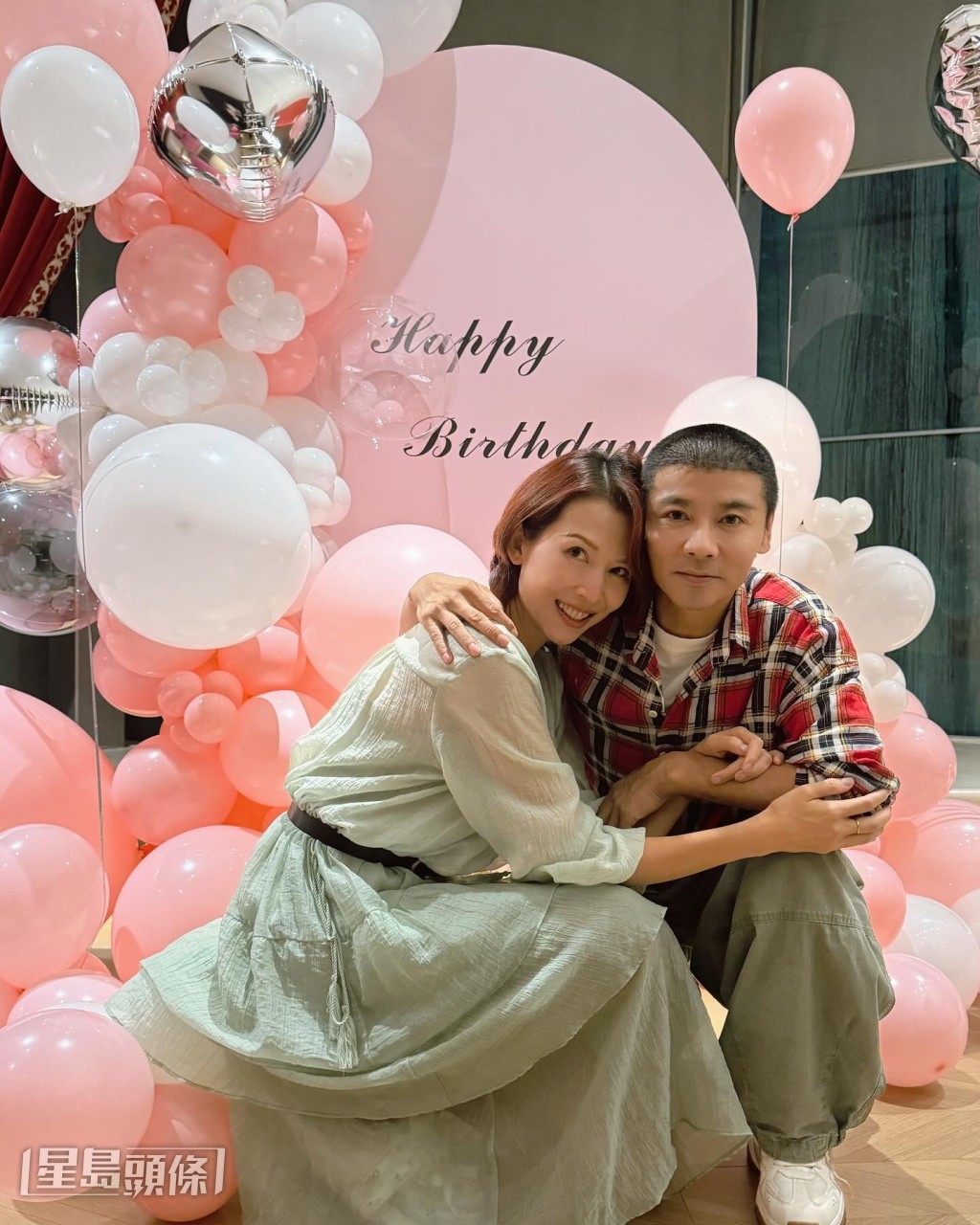  蔡少芬與老公張晉向來是圈中公認的模範夫妻，結婚多年依然恩愛如初。