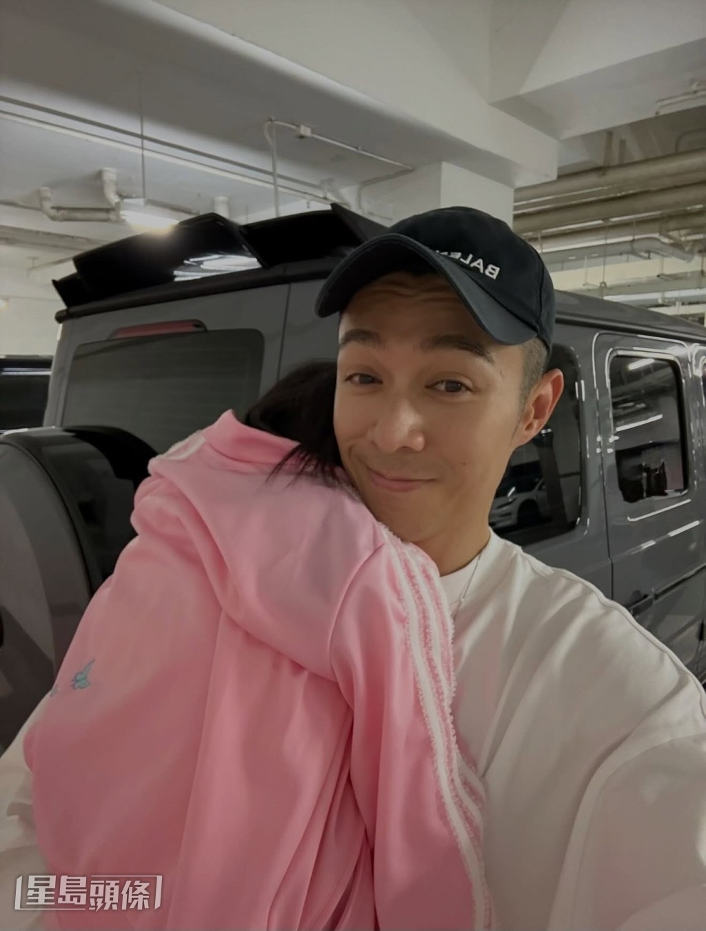 柏豪一次的巡迴見面會,就邀請了女兒以聲示人。 柏豪一次的巡迴見面會,就邀請了女兒以聲示人。