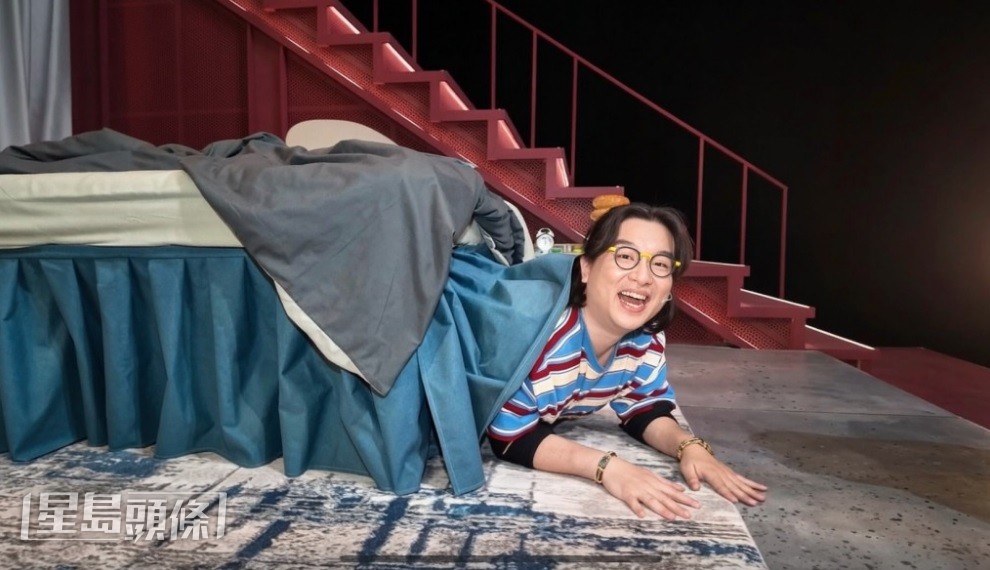 《大龍鳳》演出時,台上道具門鎖損壞了,肥腸一度未能出場。 《大龍鳳》演出時,台上道具門鎖損壞了,肥腸一度未能出場。