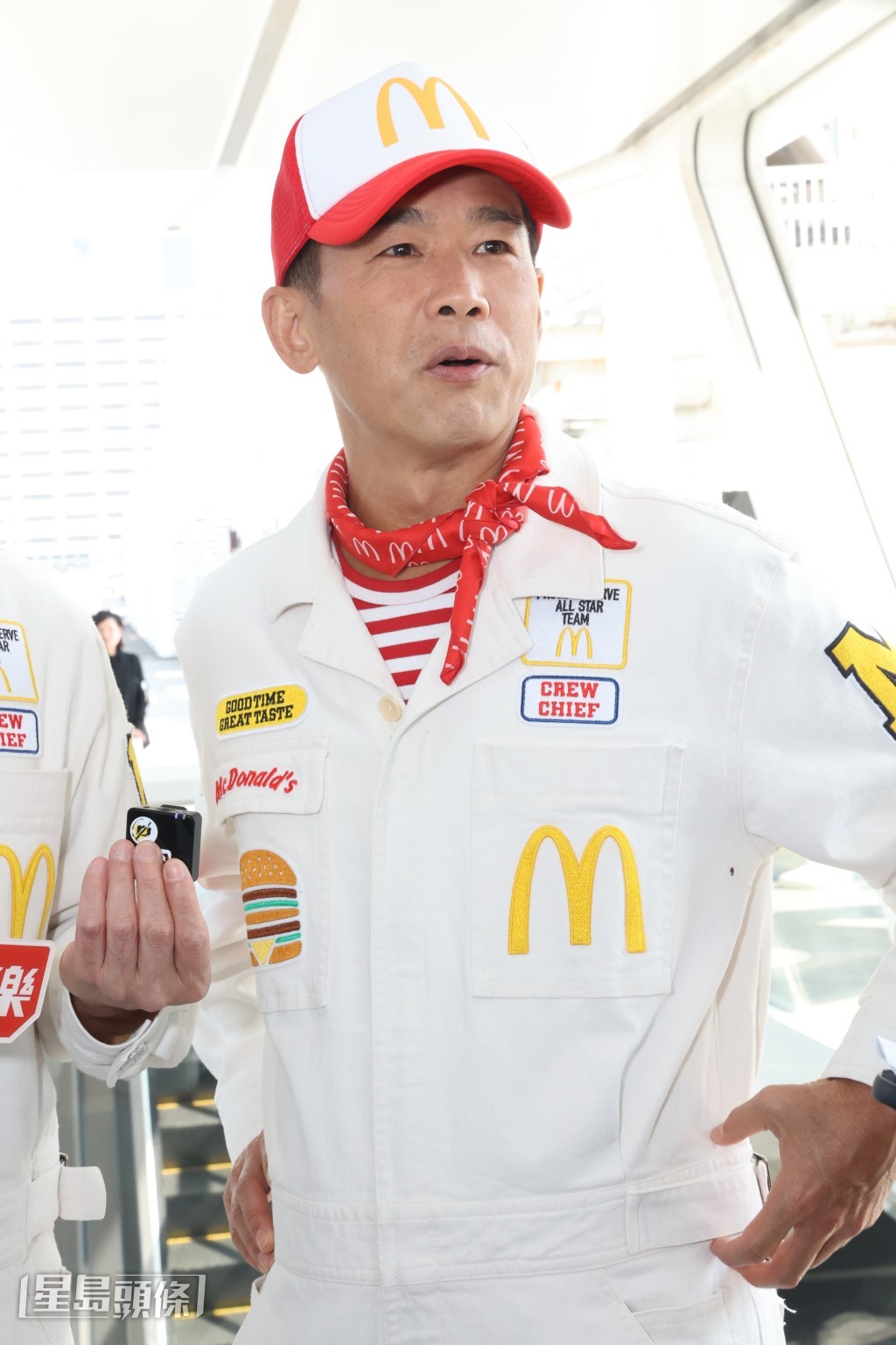 提到1月1日舉行的 《2024年度叱咤樂壇流行榜頒獎典禮》,林海峰笑指自己是男員工所以沒有料可以爆。 提到1月1日舉行的 《2024年度叱咤樂壇流行榜頒獎典禮》,林海峰笑指自己是男員工所以沒有料可以爆。