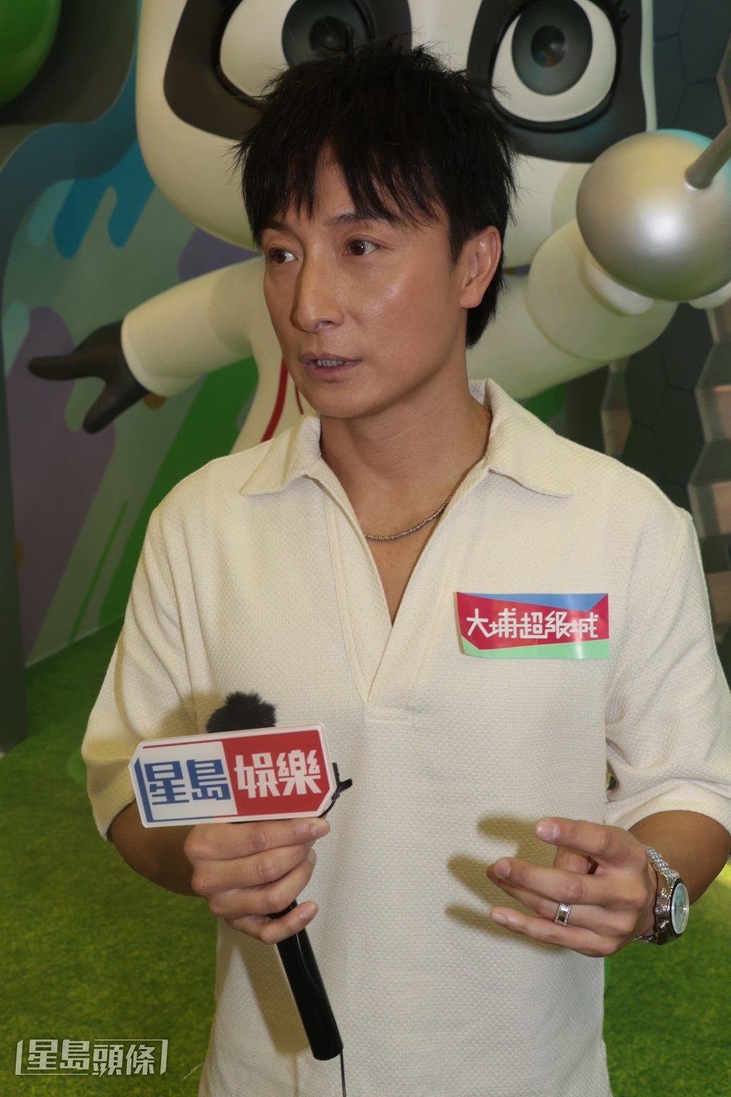 小方希望去陽光與海灘的地方。 小方希望去陽光與海灘的地方。