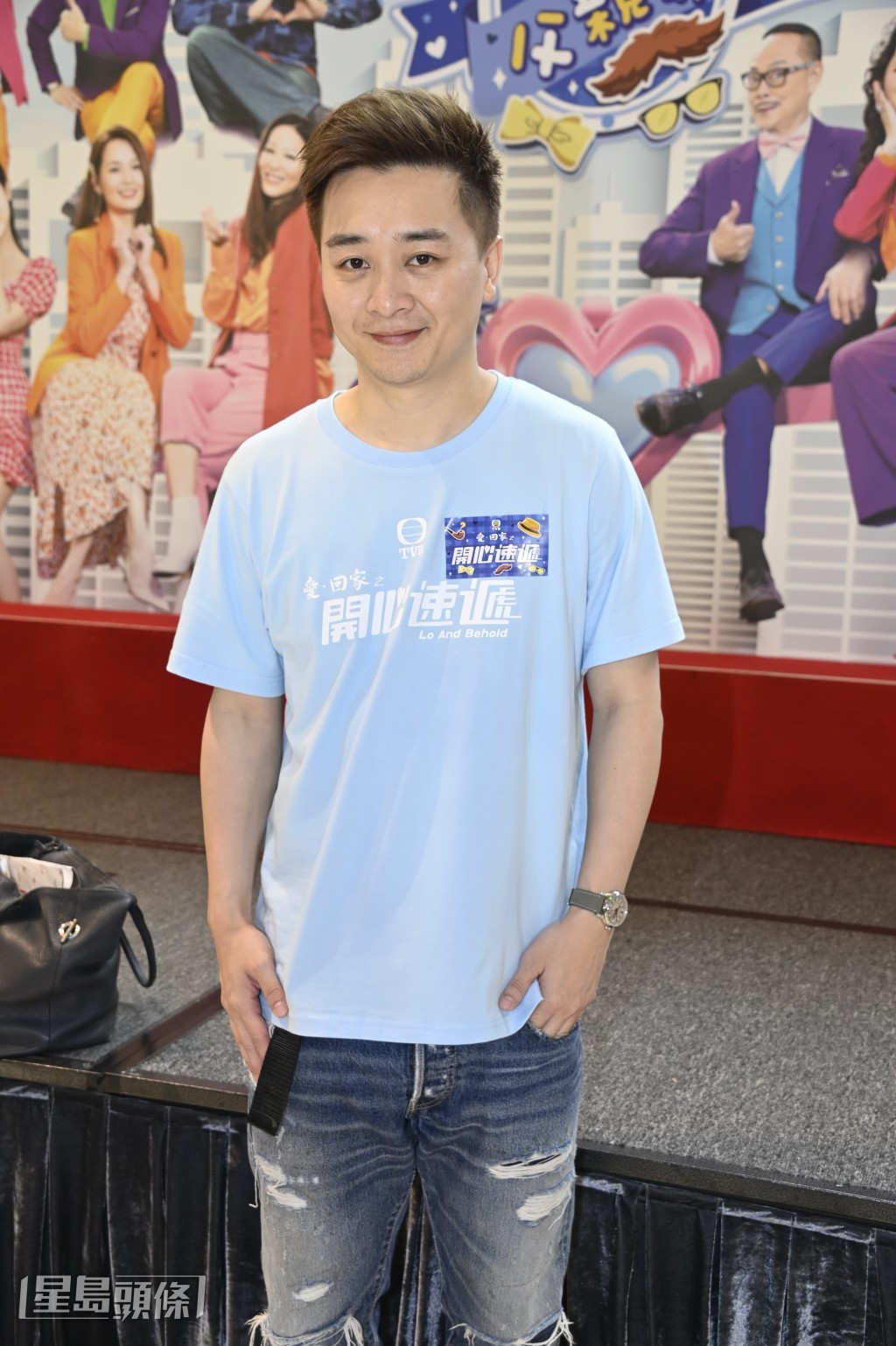 譚輝智又指長女尚未送咭畀他賀父親節。 譚輝智又指長女尚未送咭畀他賀父親節。