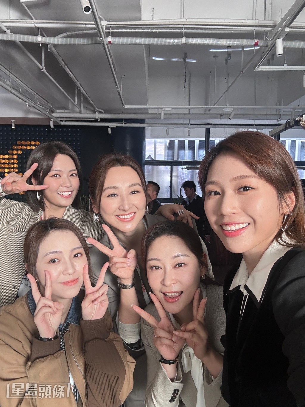 Roxanne最近與高海寧合演了新劇《夫妻的博弈》。 Roxanne最近與高海寧合演了新劇《夫妻的博弈》。