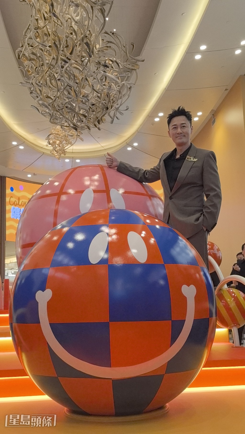 自言比較喜歡吃東西,讚上海美食很多。 自言比較喜歡吃東西,讚上海美食很多。