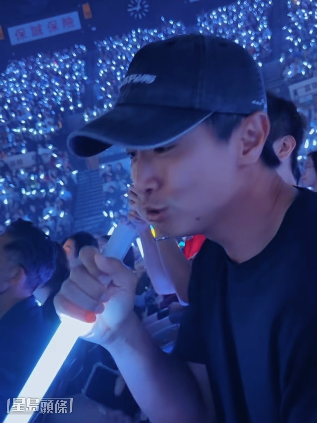 陳柏宇都與全場歌迷一同高唱，場面震撼！