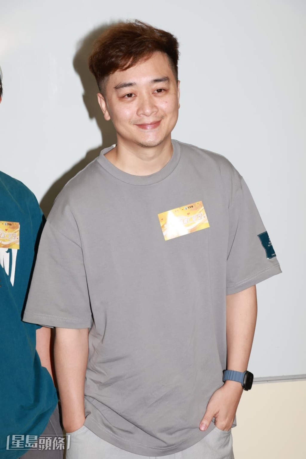 在旁的譚輝智笑指自己是何晉樂後輩。 在旁的譚輝智笑指自己是何晉樂後輩。
