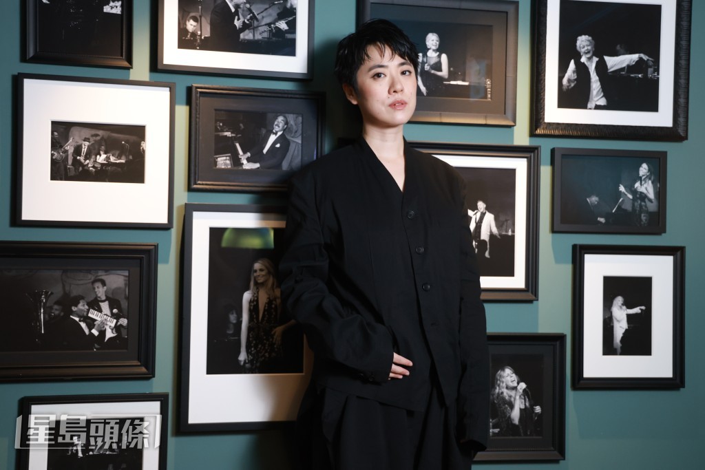  Yoyo内心的裂痕是由很多事情重叠在一起，当中包括个人或社会经历、又或者地球经历疫情等。