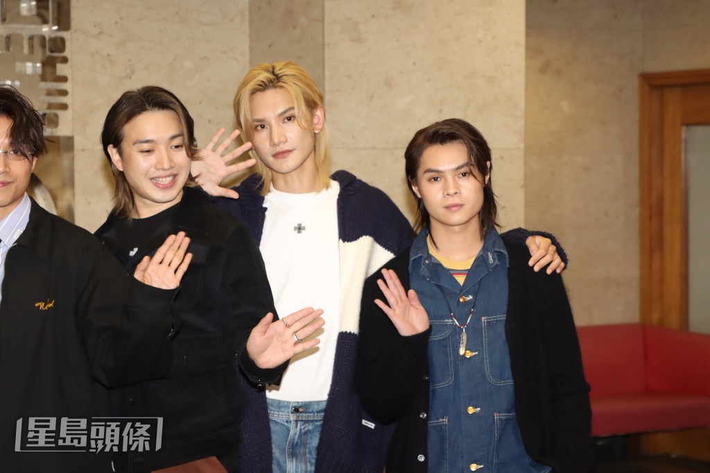 完成工作的Jer、Jeremy、Tiger對住鏡頭輕鬆拍照。 完成工作的Jer、Jeremy、Tiger對住鏡頭輕鬆拍照。