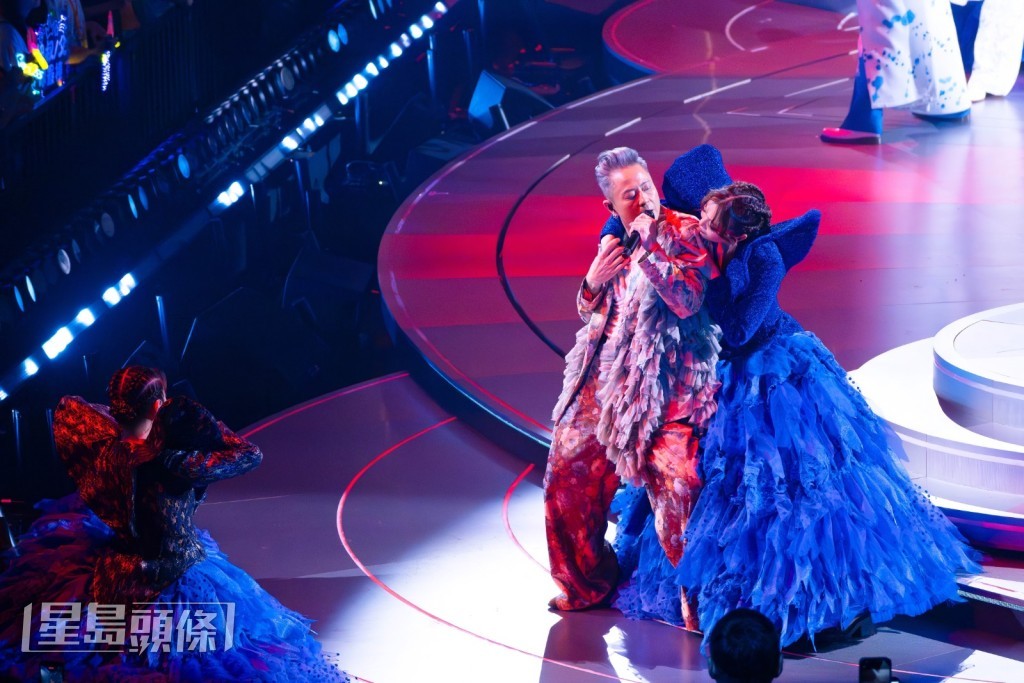  香港殿堂級男團草蜢出道40周年，於紅館舉行七場「GRASSHOPPER THREE IN LOVE草蜢演唱會2026」，昨晚圓滿成功。