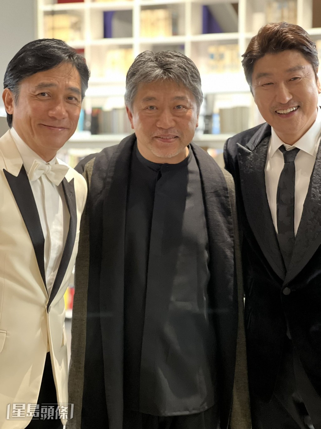  是枝裕和曾與韓國影帝宋康昊（右）合作，而他最渴望跟梁朝偉結戲緣。