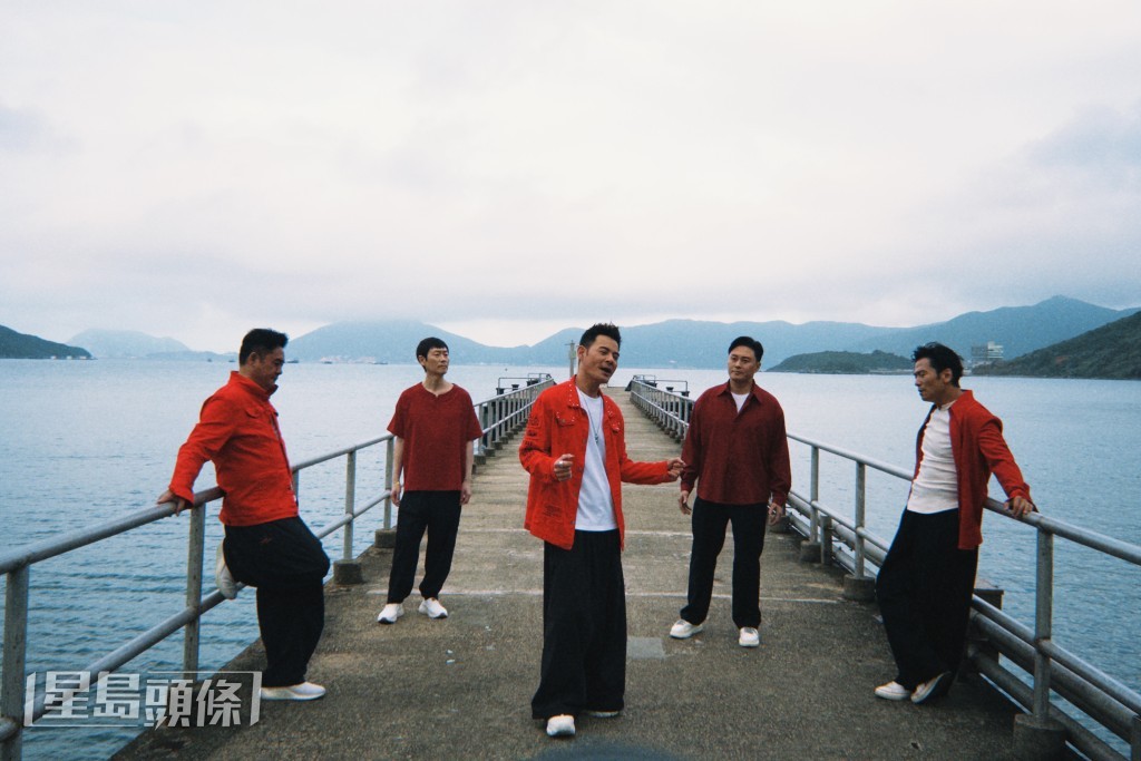 Hey Brother將推出新歌《共唱輝煌》,以宣揚正能量「尋找初心」。 Hey Brother將推出新歌《共唱輝煌》,以宣揚正能量「尋找初心」。