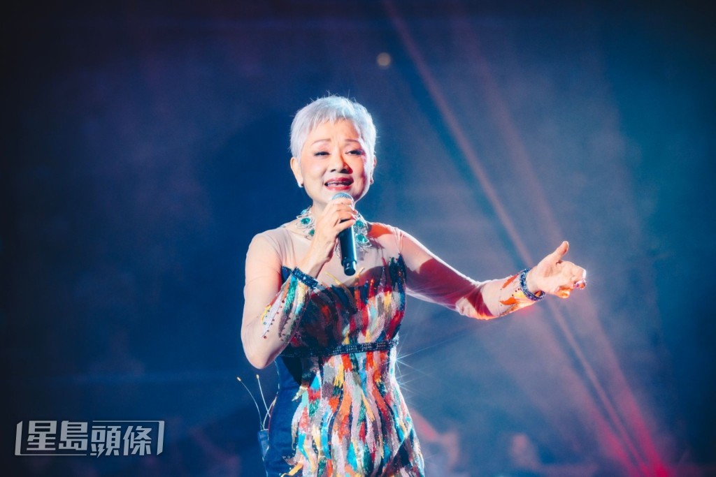 至於演唱會主題是「感恩」,Frances逐一感謝合作過的音樂人,包括演唱會音樂總監倫永亮。 至於演唱會主題是「感恩」,Frances逐一感謝合作過的音樂人,包括演唱會音樂總監倫永亮。
