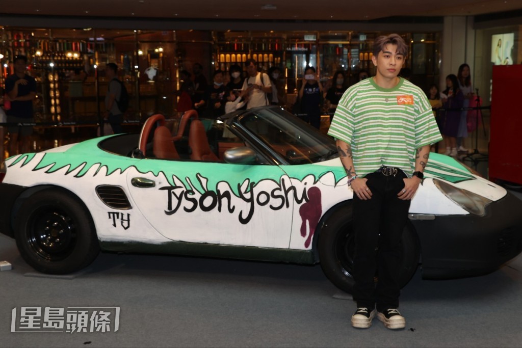 Tyson笑言求完婚之後的事就不關他事,交由未婚妻處理。 Tyson笑言求完婚之後的事就不關他事,交由未婚妻處理。