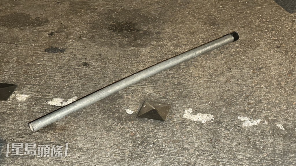 警方在現場檢獲一枝鐵通。蔡楚輝攝 警方在現場檢獲一枝鐵通。蔡楚輝攝