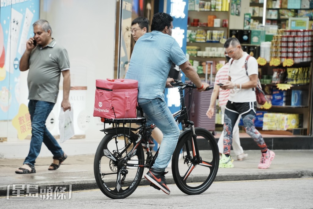 近日不同執法部門發現有非法勞工利用網約車或網上外賣平台從事司機或食物外送員工作,並採取執法行動。 近日不同執法部門發現有非法勞工利用網約車或網上外賣平台從事司機或食物外送員工作,並採取執法行動。