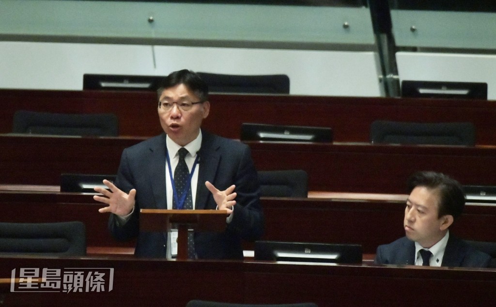 運輸及物流局局長林世雄表示，港鐵公司以車程距離及是否涉過境或過海作票價釐定，不宜將過境鐵路與其他鐵路線票價作比較。黃偉強攝
