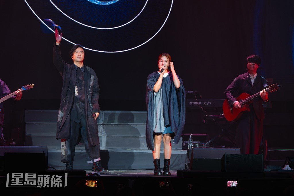今次伊健更帶同小師妹黃淑蔓(Feanna)一起出發。 今次伊健更帶同小師妹黃淑蔓(Feanna)一起出發。