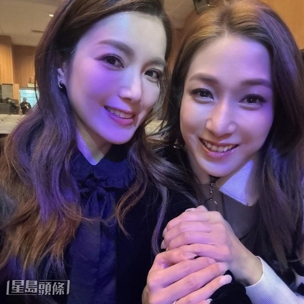 好姊妹钟嘉欣早前开演唱会,苟芸慧都想尝试唱歌,但上台演唱有压力。 好姊妹钟嘉欣早前开演唱会,苟芸慧都想尝试唱歌,但上台演唱有压力。