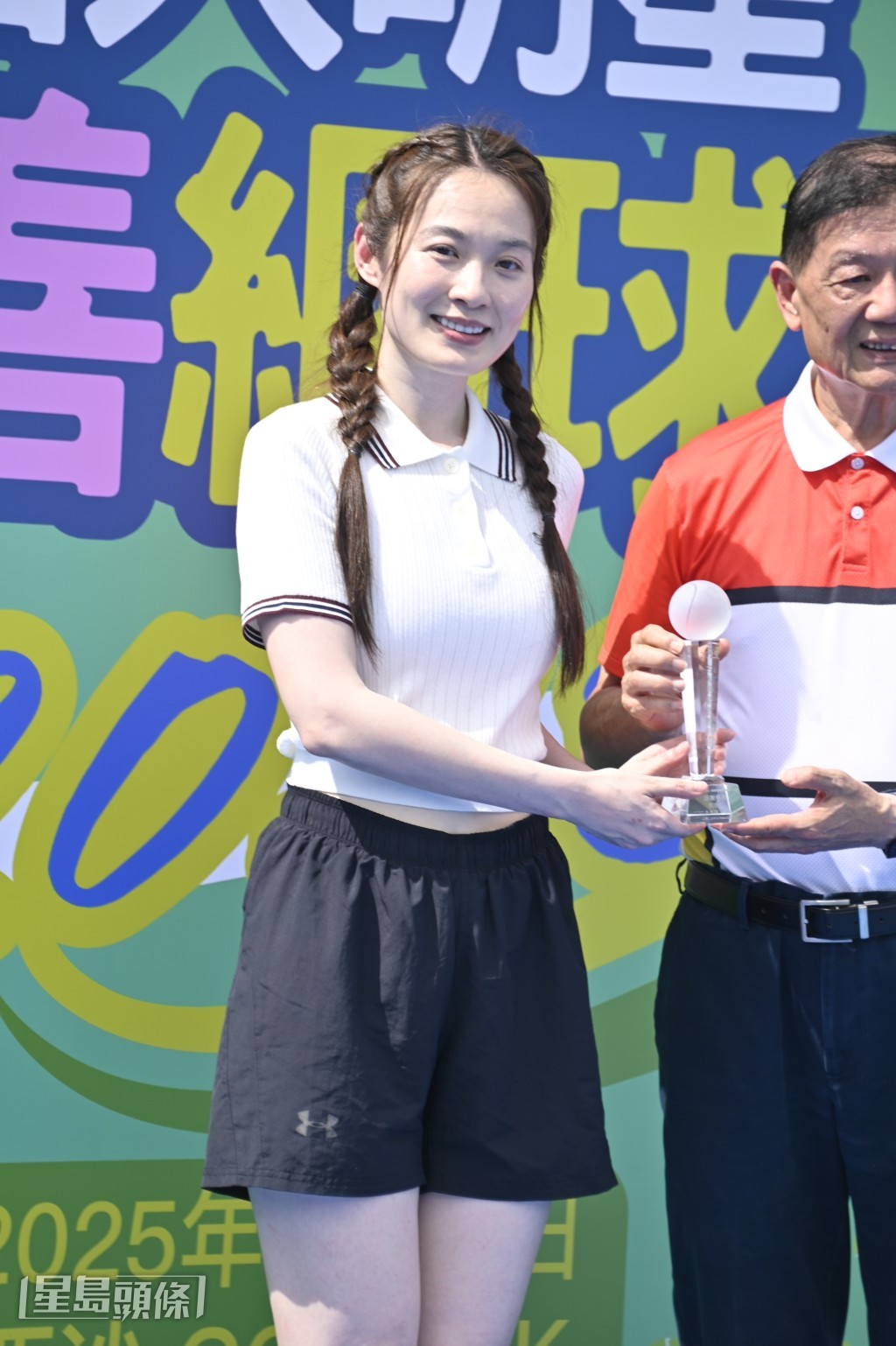 蔡潔指最近忙於到內地為《執法者們》宣傳,該劇在內地有2億點擊率很開心。 蔡潔指最近忙於到內地為《執法者們》宣傳,該劇在內地有2億點擊率很開心。