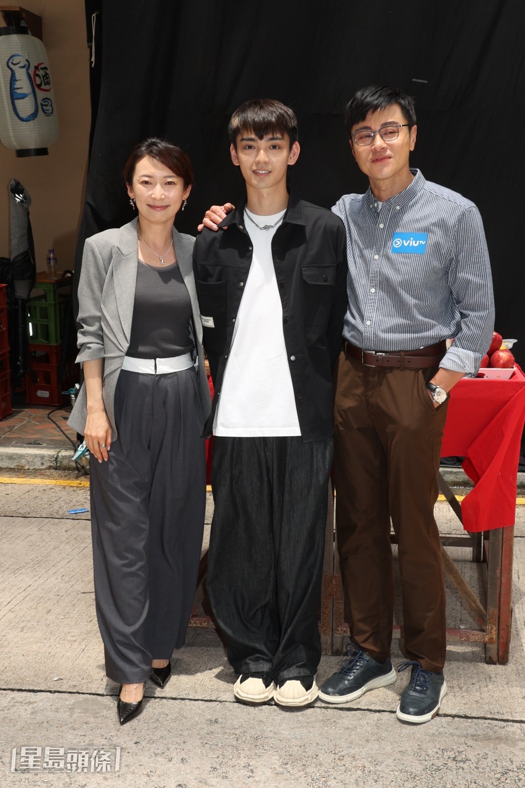 周家怡、黃浩然和歐鎮灝在劇中是一家三口。 周家怡、黃浩然和歐鎮灝在劇中是一家三口。