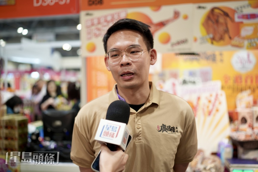 参展商负责人杨先生表示,今年人流不错比去年增加了10%。 参展商负责人杨先生表示,今年人流不错比去年增加了10%。