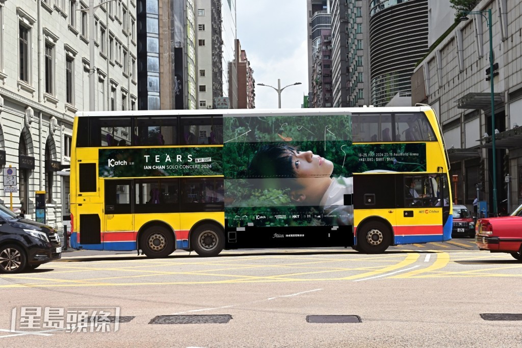 電車巴士車身廣告外,還有巴士站燈箱廣告 電車巴士車身廣告外,還有巴士站燈箱廣告