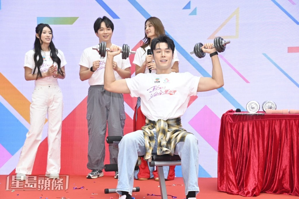 講到羅天宇也是生意人,他笑指是小生意,現時主要在深圳發展。 講到羅天宇也是生意人,他笑指是小生意,現時主要在深圳發展。