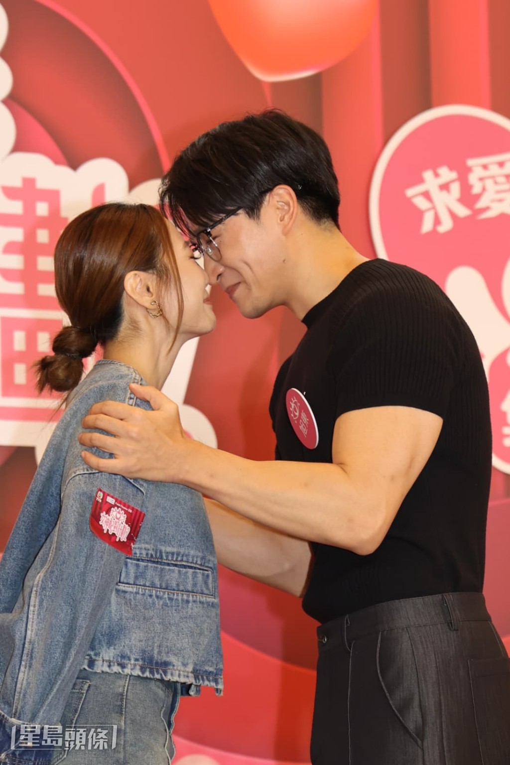 阮嘉敏同吳旭東「磨鼻尖」好尷尬。