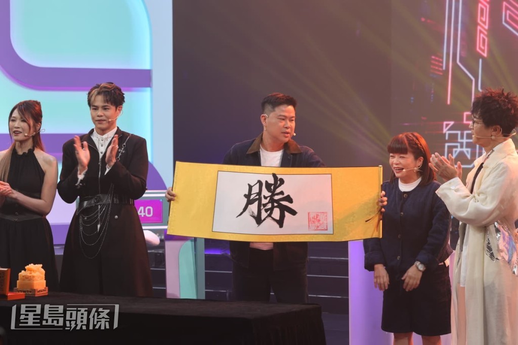 小儀拍攝ViuTV《直樂VIURIETY 四角無雙》。 小儀拍攝ViuTV《直樂VIURIETY 四角無雙》。