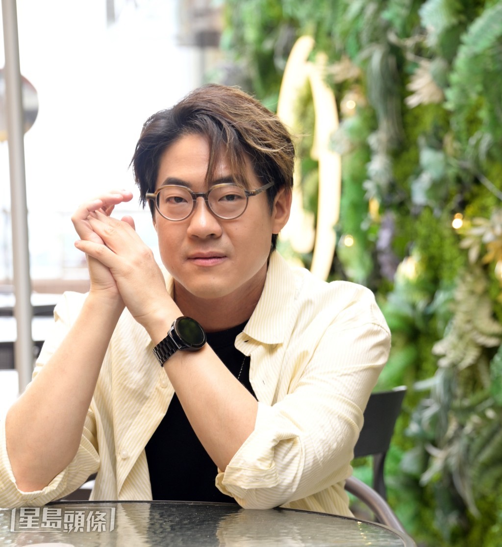 對於挑選畫作準則,他坦言不止要靚,同時要感動到他。 對於挑選畫作準則,他坦言不止要靚,同時要感動到他。