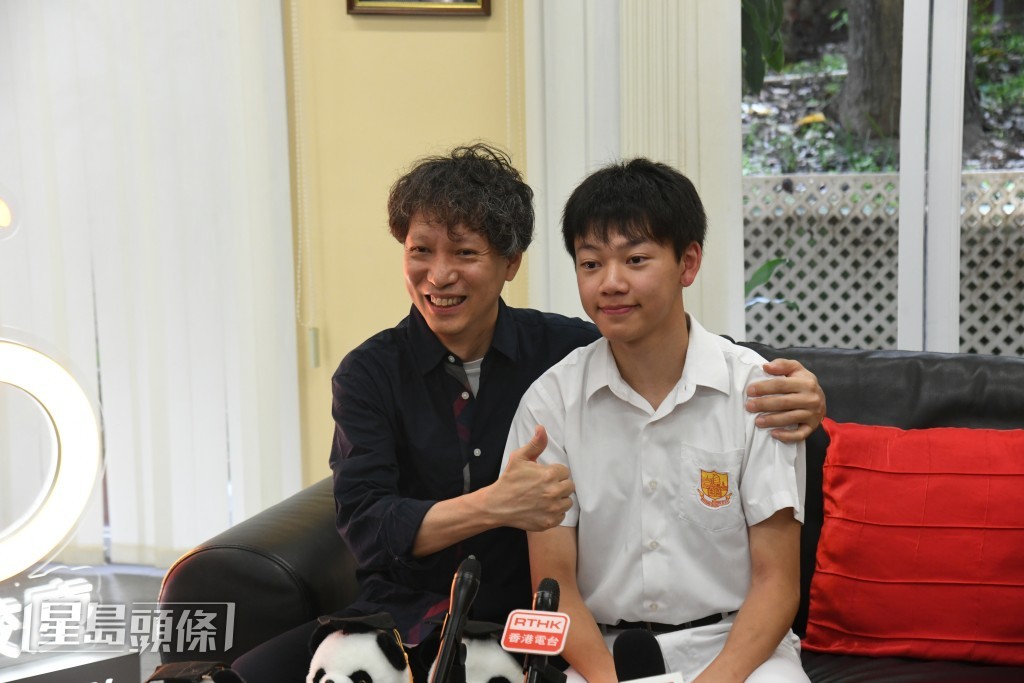 他坦言未想過有機會以「狀元」身分見記者,對成績喜出望外。 他坦言未想過有機會以「狀元」身分見記者,對成績喜出望外。