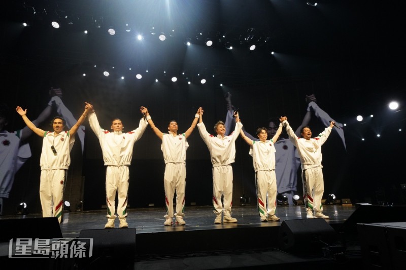 完騷時,(左起)KENCHI、SHOKICHI、AKIRA、TAKAHIRO、TETSUYA和NESMITH齊向台灣粉絲謝幕。 完騷時,(左起)KENCHI、SHOKICHI、AKIRA、TAKAHIRO、TETSUYA和NESMITH齊向台灣粉絲謝幕。