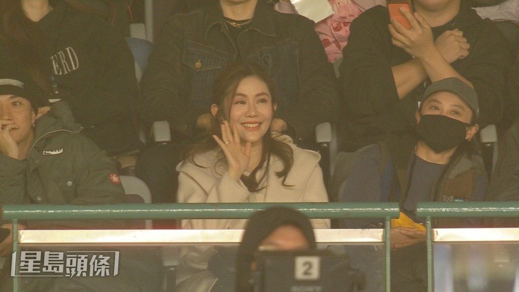 《雪天使》女主角王宇婕也惊喜现身台下。
