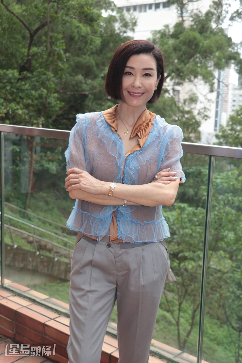 伍姑娘見到哥哥現在這樣的成績，是很為他感到驕傲。
