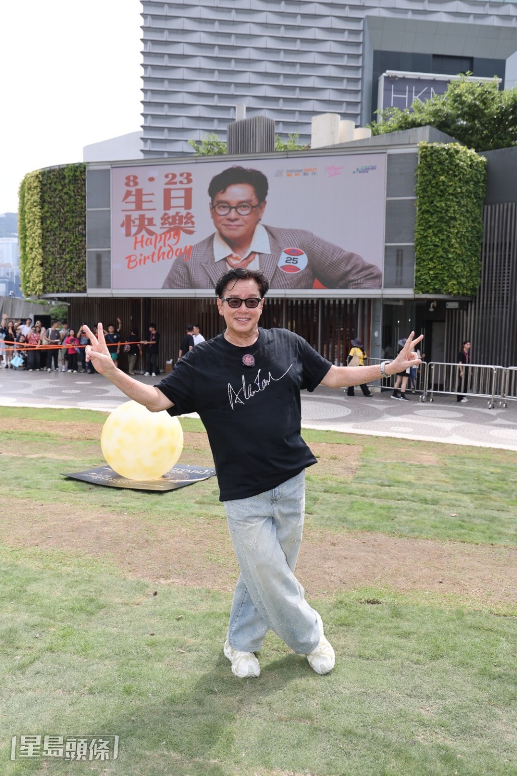 陳友笑好友阿倫瘦了12磅，摸他的肚皮都鬆了。
