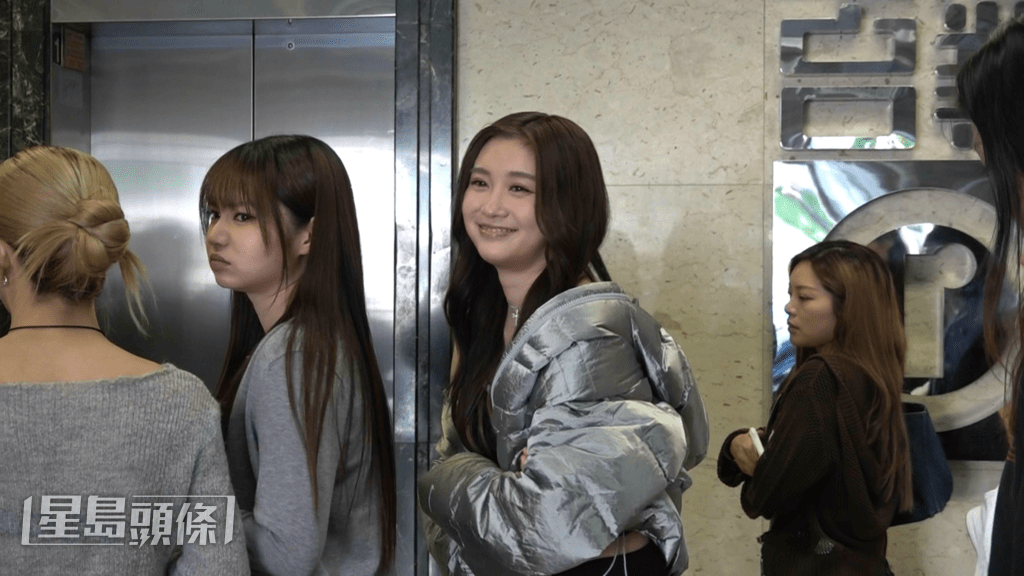 一說與193戀情，Candy聞言甜笑。