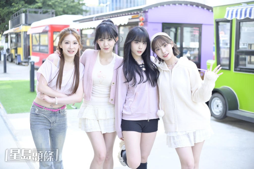 左起︰Irene、Vicky、Kathy、Yuna組成GND(Girl Next Door),代表「鄰家女孩」。 左起︰Irene、Vicky、Kathy、Yuna組成GND(Girl Next Door),代表「鄰家女孩」。