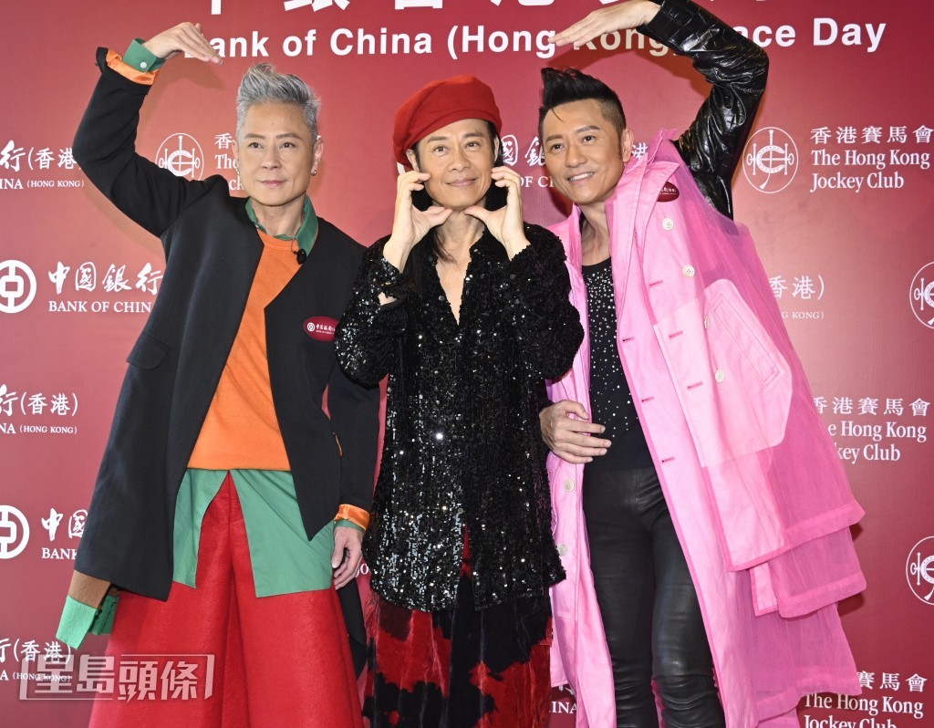 3子非常鬼馬擺pose！