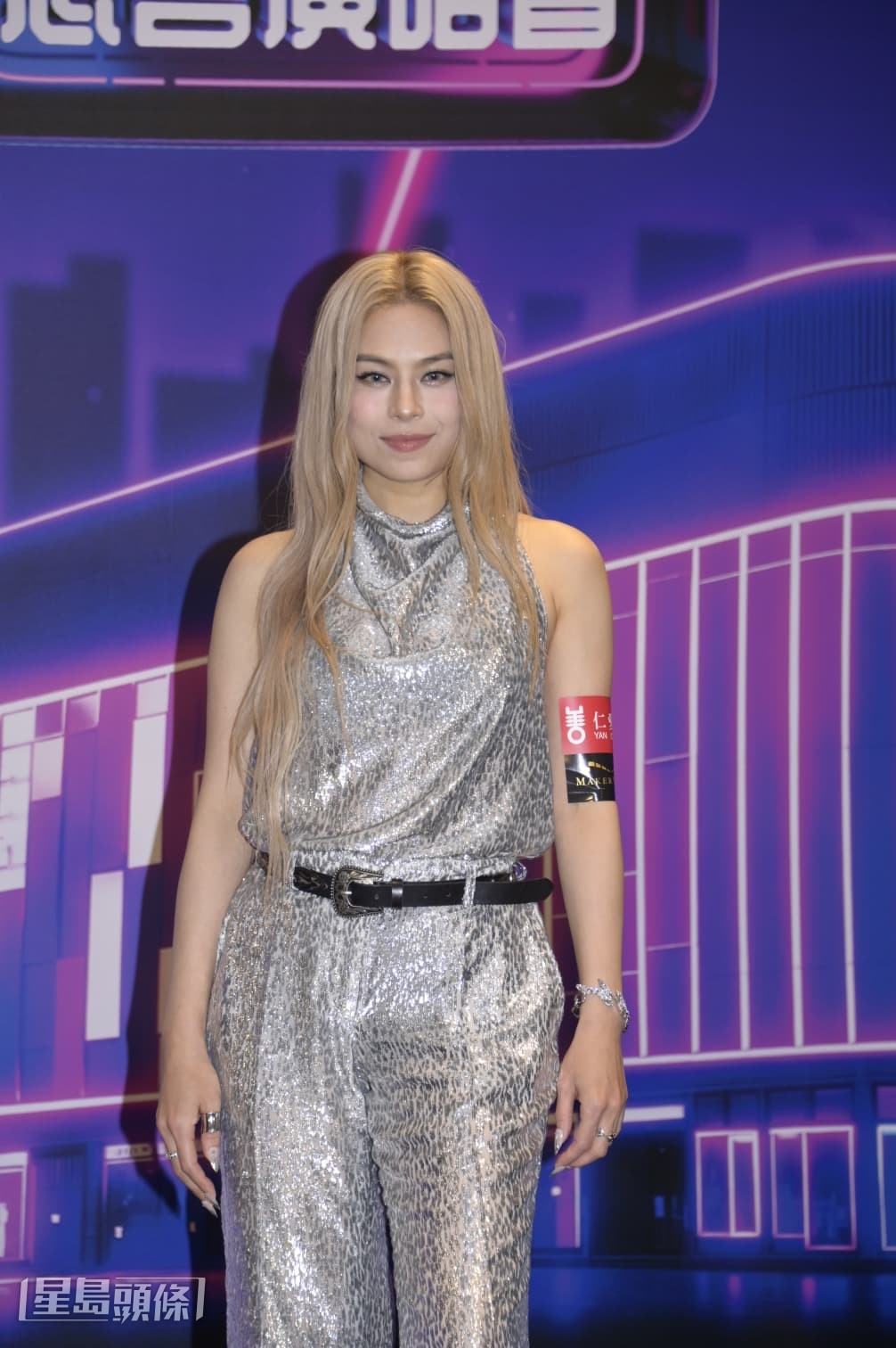 Gin Lee开心今日以广东歌的形式做演唱会。