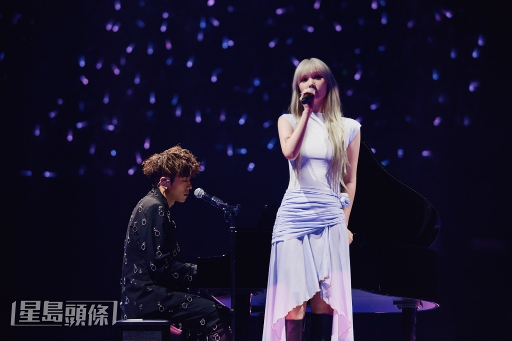 洪嘉豪彈琴與Nancy伴唱《Let go》