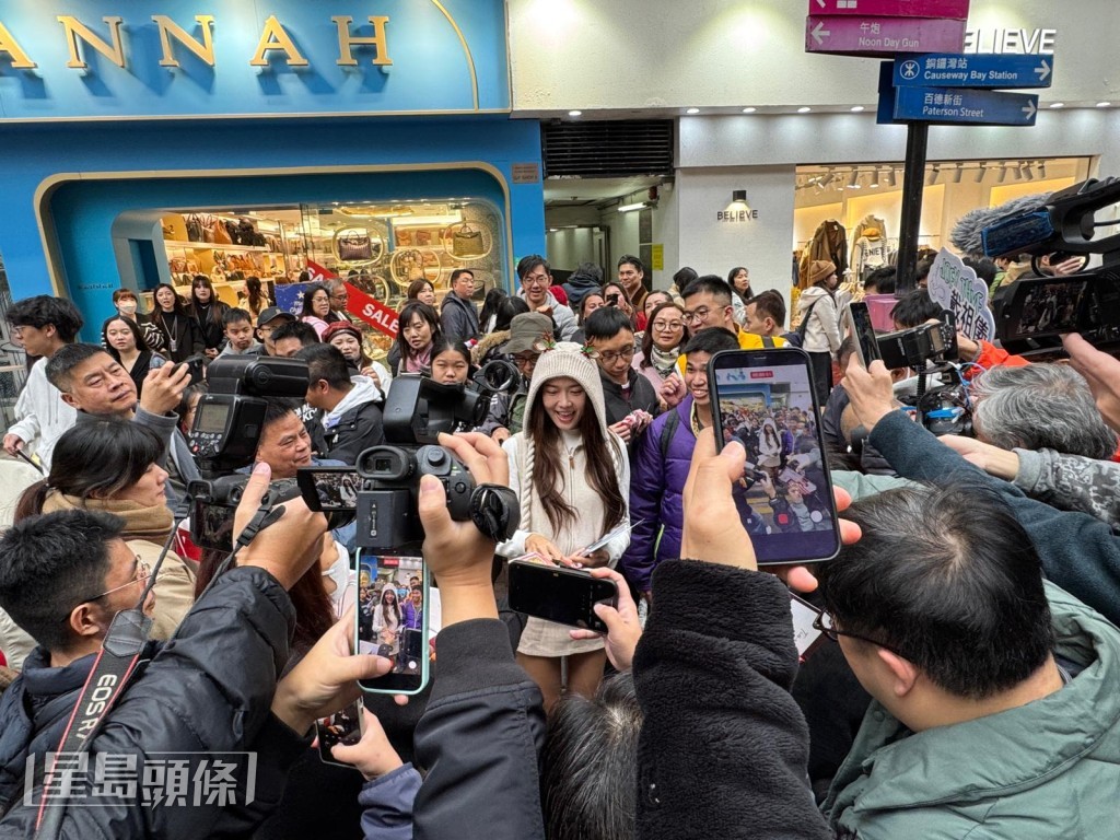 戴祖儀大受途人歡迎。