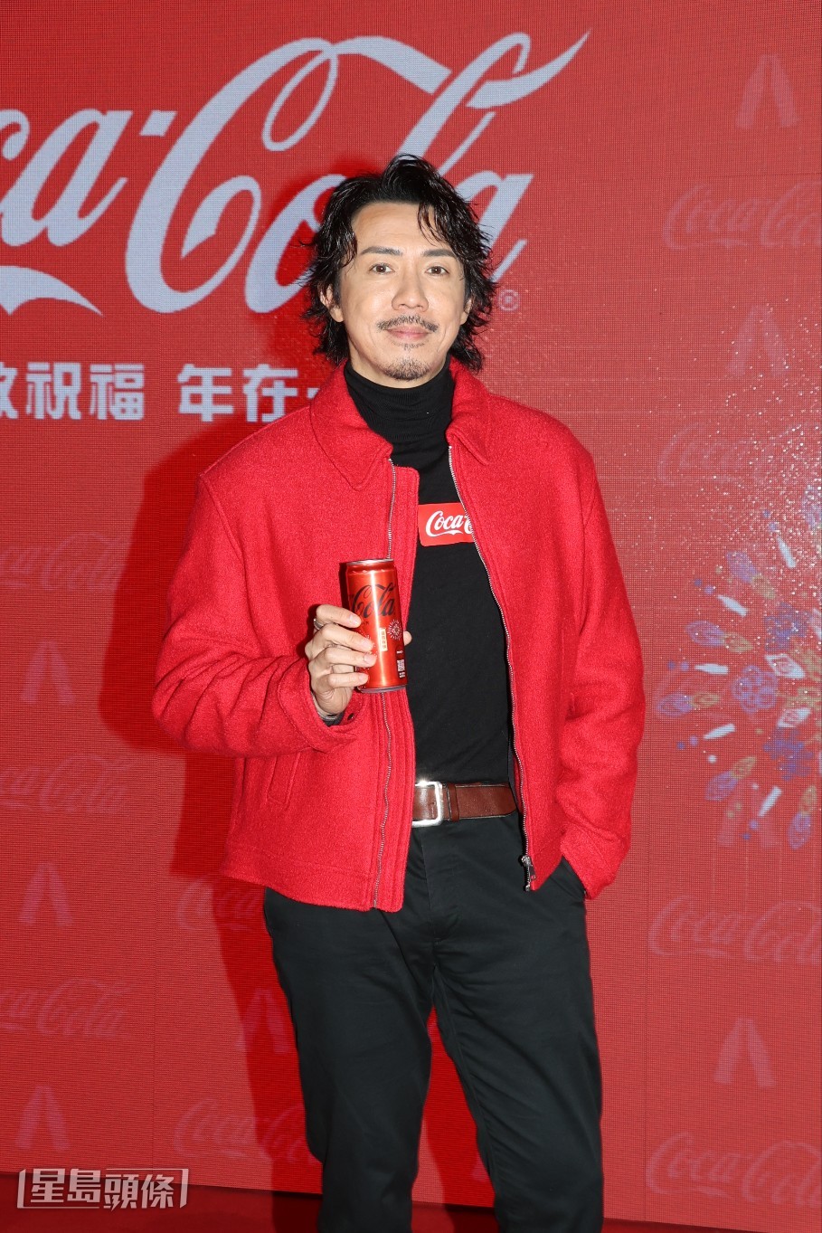 张继聪趁机会即场跟太太谢安琪、外母及妈妈以表爱意。 张继聪趁机会即场跟太太谢安琪、外母及妈妈以表爱意。