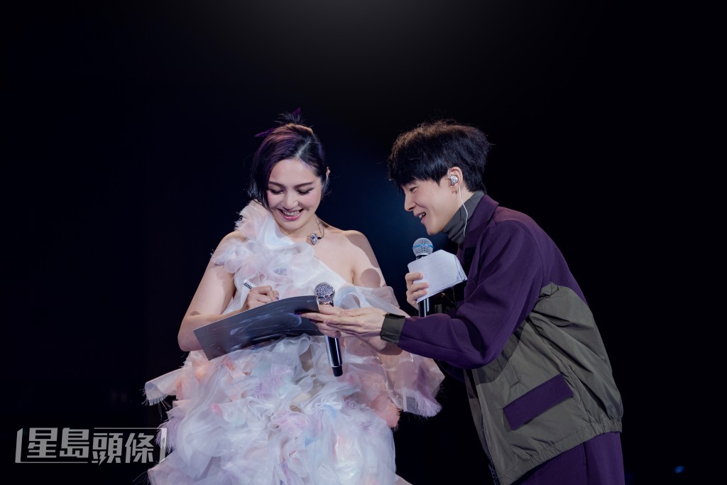 楊千嬅表示在生日時做音樂會,因想感恩人生每一個重要時刻也有歌迷陪伴。 楊千嬅表示在生日時做音樂會,因想感恩人生每一個重要時刻也有歌迷陪伴。