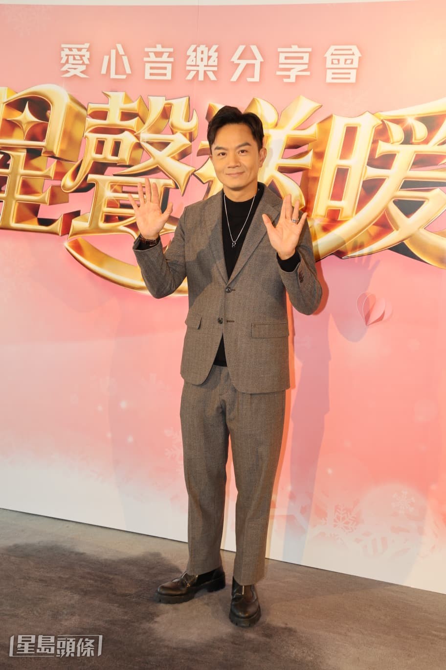 胡諾言透露最近更家人一起到外地滑雪。